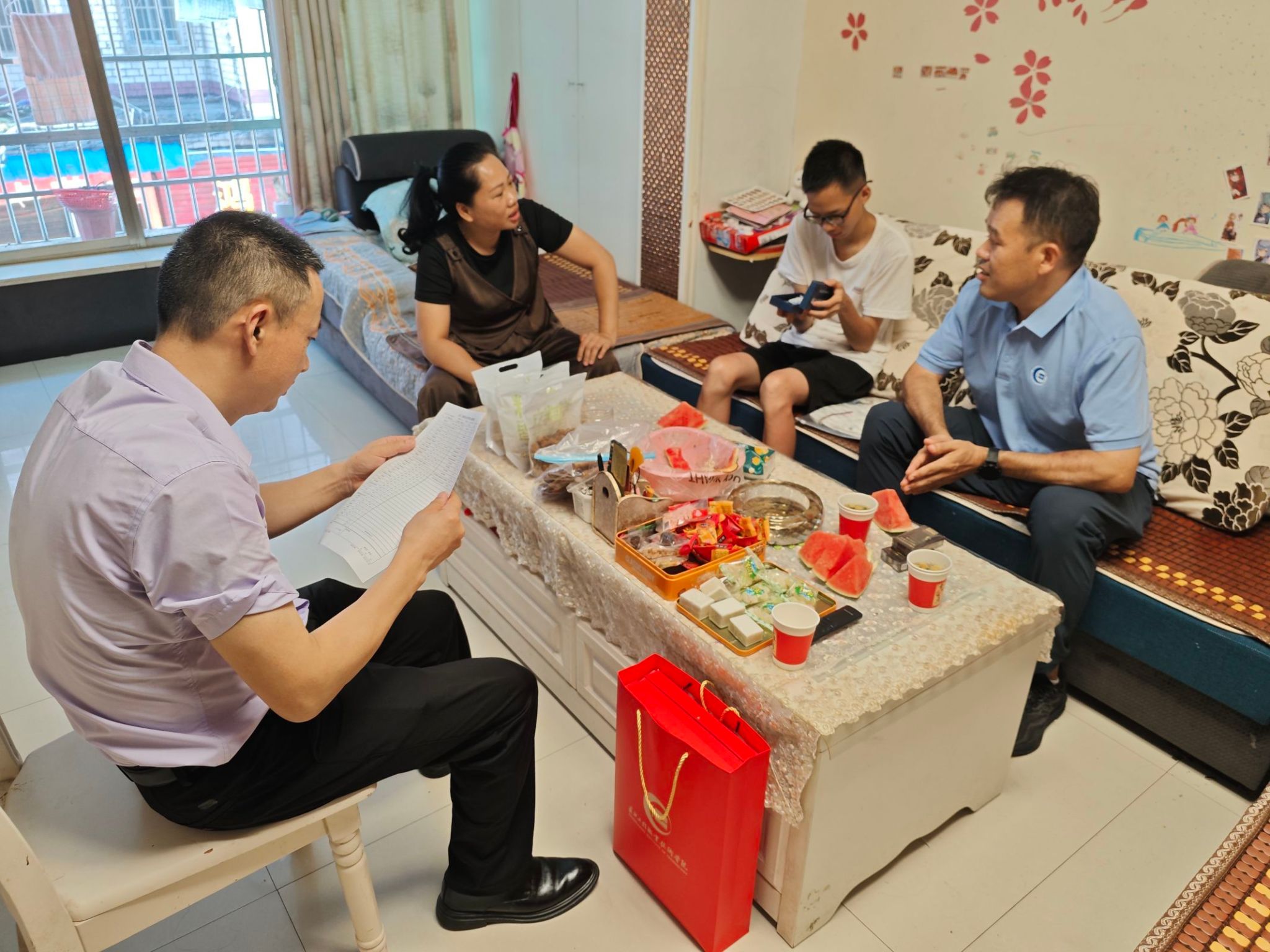 家访情深 共促成长--谈球吧辅导员暑期家访筑牢育人根基